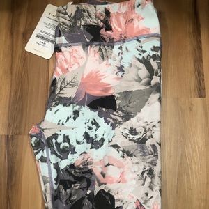 New Fabletics leggings size large